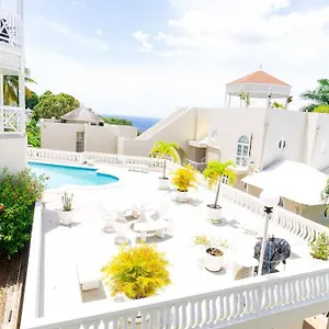 Coastal Bliss -oceanview 2-bedroom In The Heart Of Town Guest house